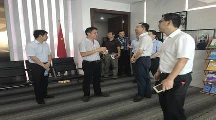 江西省委組織部副部長、省委人才辦主任徐忠一行來我司參觀考察